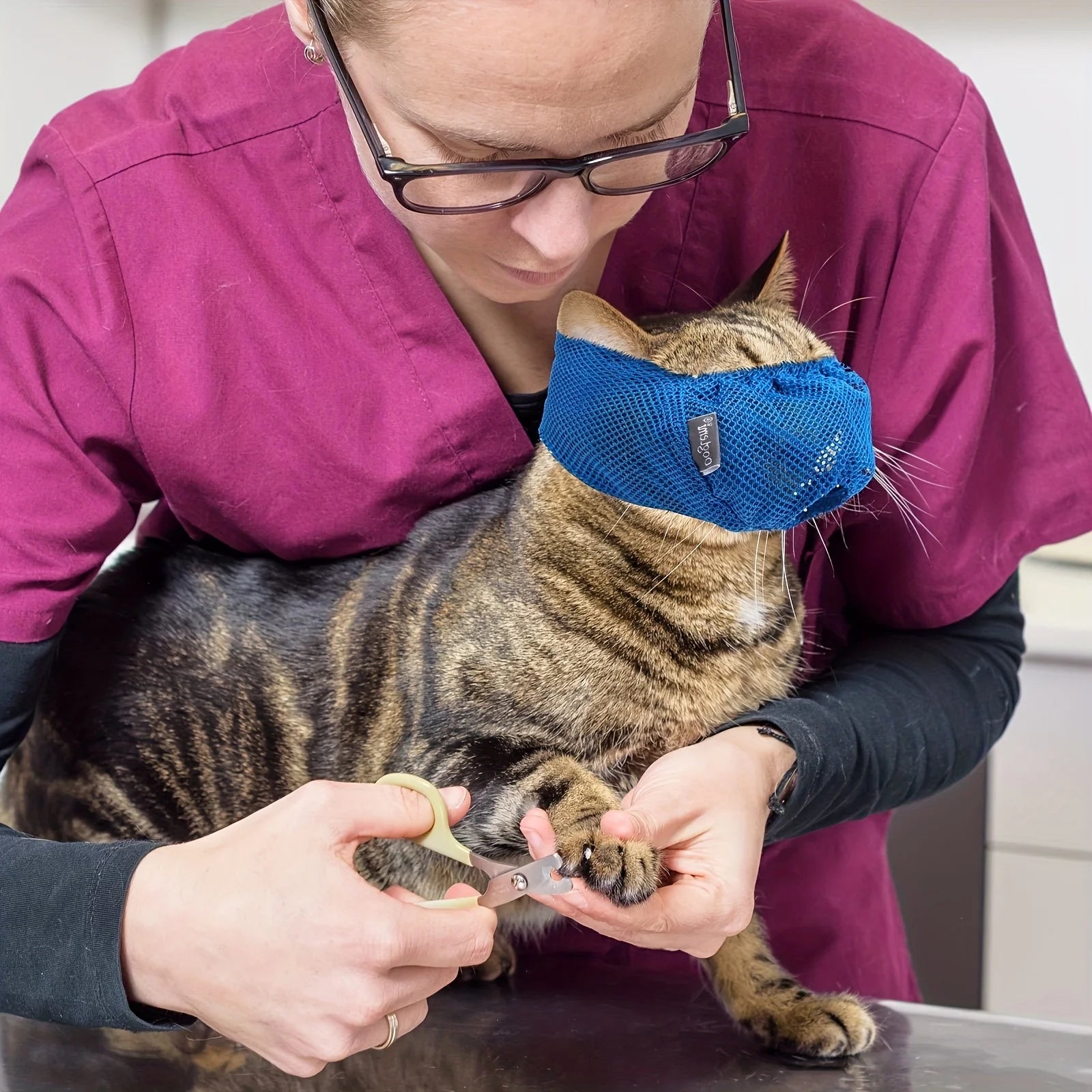 Adjustable Comfortable Cat Muzzle – Safe & Breathable Grooming Accessory
