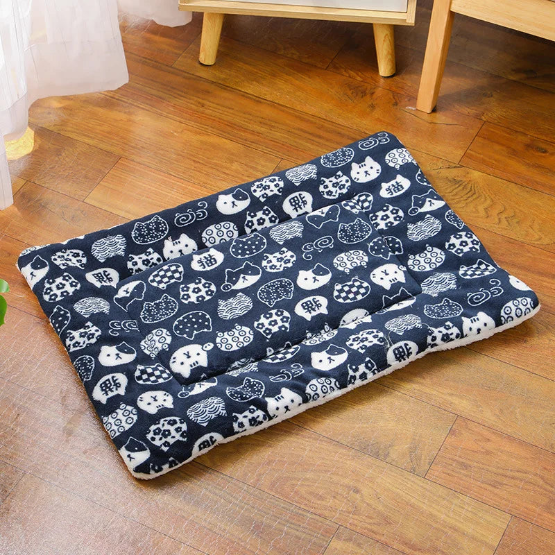 🐾 Flannel Pet Sleeping Mat – Soft Winter Dog & Cat Bed